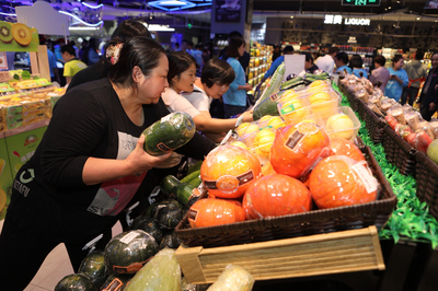 太瘋狂！盒馬生鮮西安首店開業，吃貨們撈空海鮮，新鮮水果零售火爆登場
